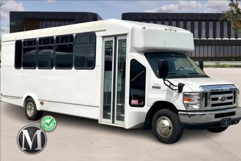 White 2017 Ford E450 E-450 SD for sale in Nashville, IN