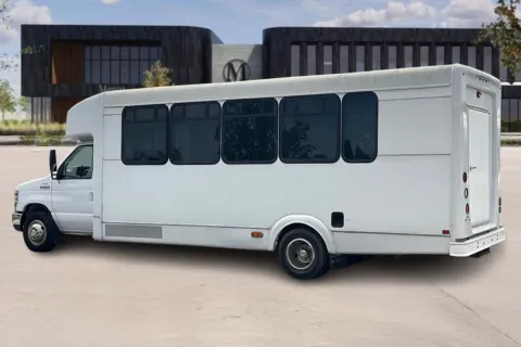 More photos of 2017 Ford E450 at Master's Transportation - Nashville, IN