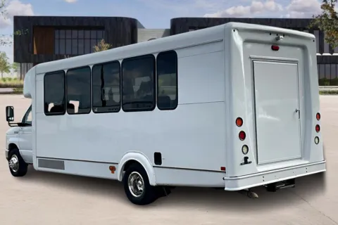 More photos of 2019 Ford E450 at Master's Transportation - Nashville, IN
