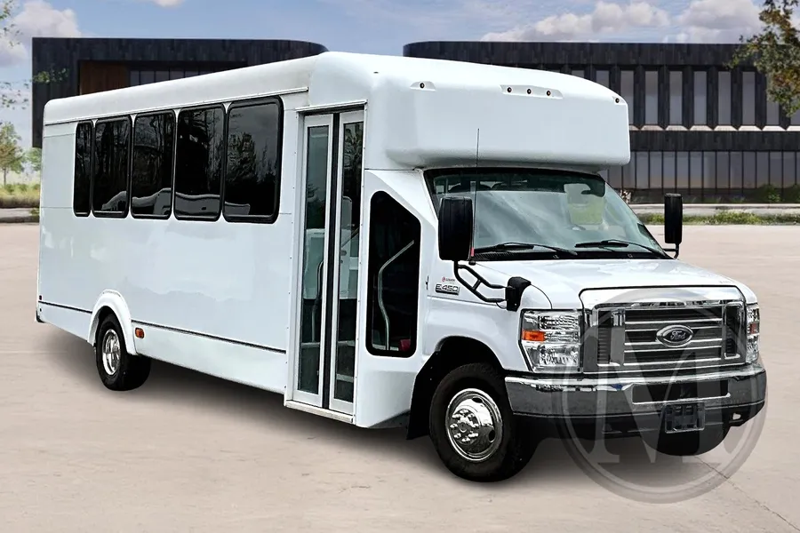 White 2018 Ford E450 for sale in Capitol Heights, MD