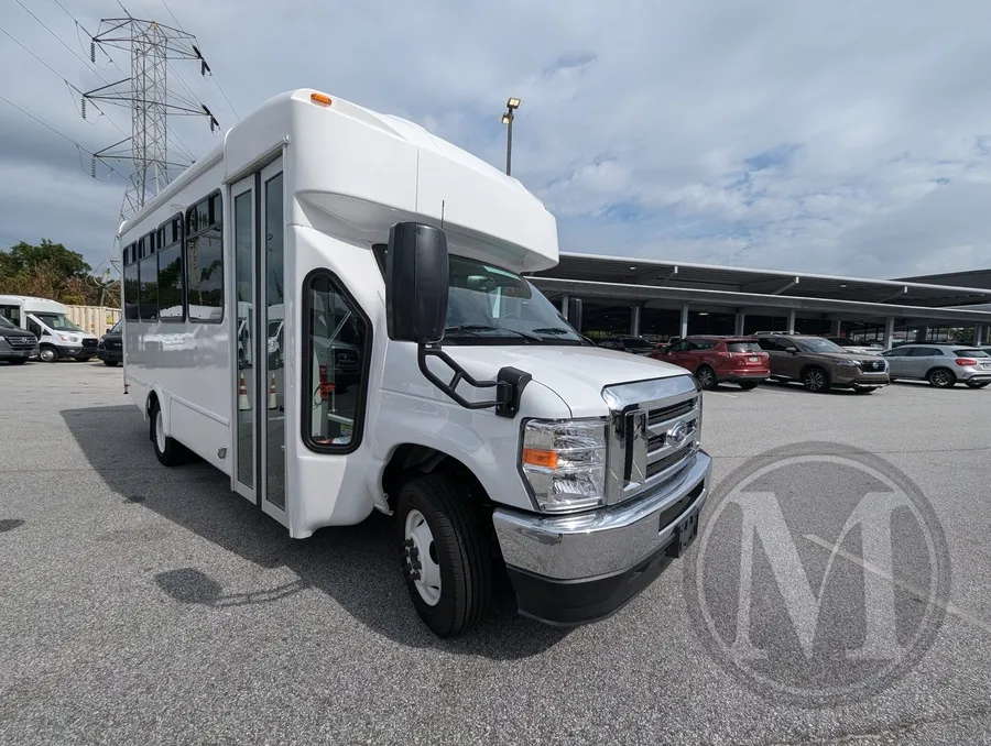 White 2024 Ford E450 E-450 SD for sale in Capitol Heights, MD