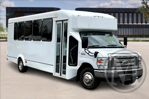 White 2018 Ford E450 E-450 SD for sale in Capitol Heights, MD