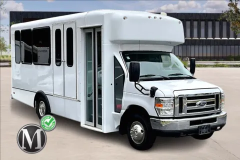 White 2018 Ford E350 E-350 SD for sale in Capitol Heights, MD