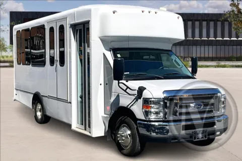 White 2018 Ford E350 E-350 SD for sale in Capitol Heights, MD