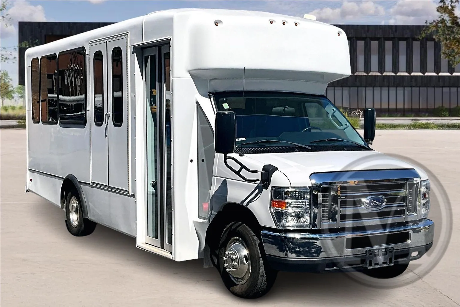 White 2018 Ford E350 for sale in Capitol Heights, MD