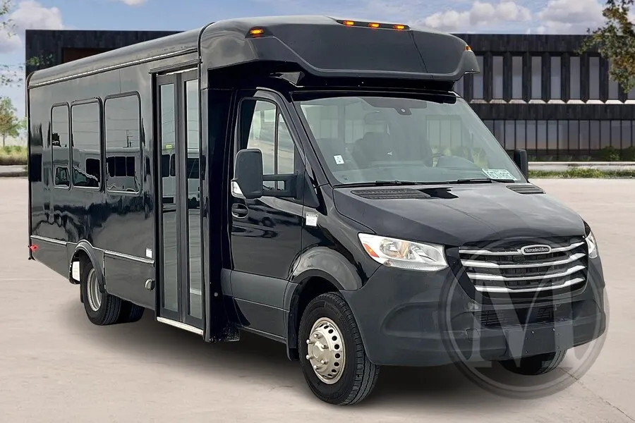 Black 2021 Freightliner Sprinter for sale in Kansas City, MO