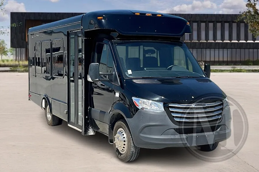 Black 2021 Freightliner Sprinter for sale in Kansas City, MO