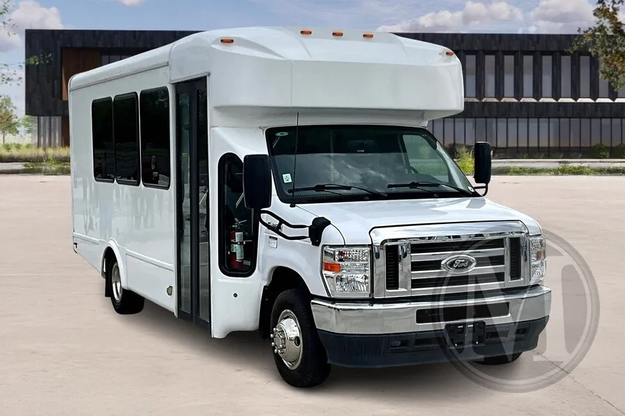 White 2023 Ford E450 for sale in Kansas City, MO
