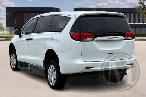 More photos of 2020 Chrysler Voyager LX at Master's Transportation - Kansas City, MO