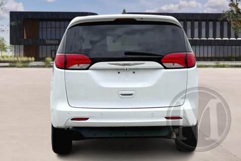 More photos of 2020 Chrysler Voyager LX at Master's Transportation - Kansas City, MO