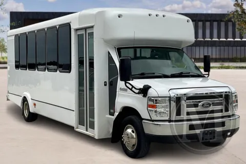 White 2019 Ford E450 for sale in Kansas City, MO