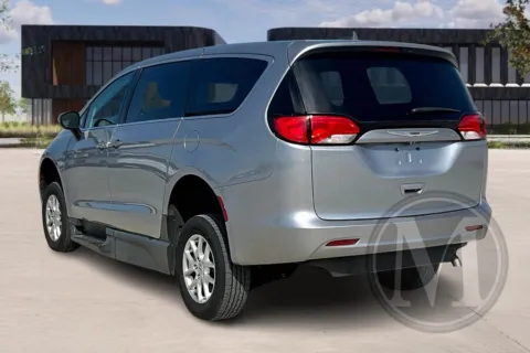 More photos of 2021 Chrysler Voyager LX at Master's Transportation - Kansas City, MO