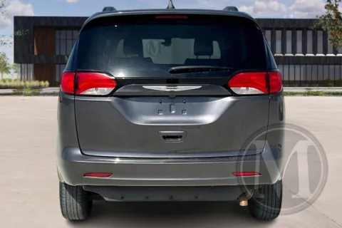 More photos of 2021 Chrysler VOYAGER at Master's Transportation - Kansas City, MO