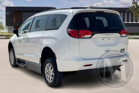More photos of 2021 Chrysler VOYAGER at Master's Transportation - Kansas City, MO