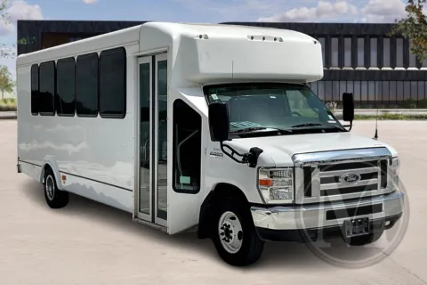 White 2019 Ford E450 for sale in Kansas City, MO