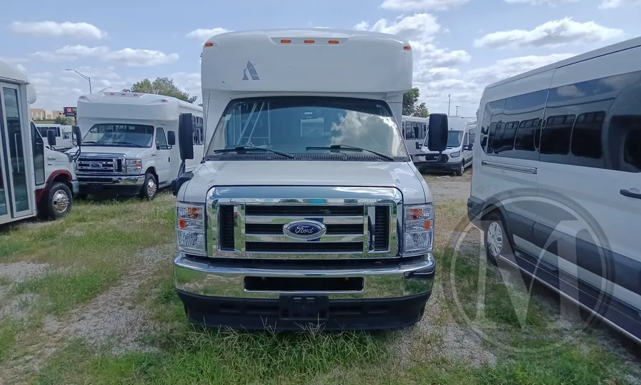 White 2022 Ford E350 for sale in Kansas City, MO