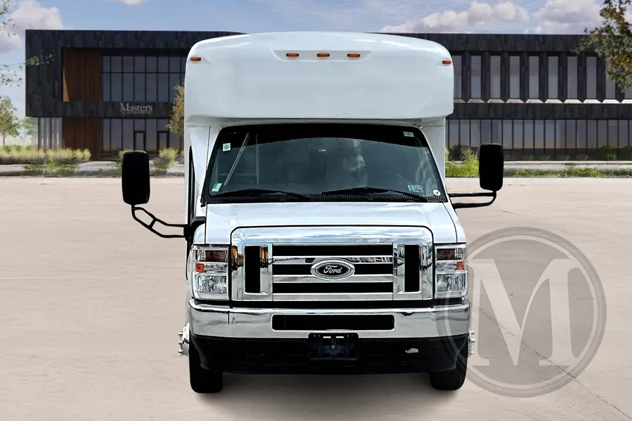 White 2022 Ford E350 for sale in Kansas City, MO