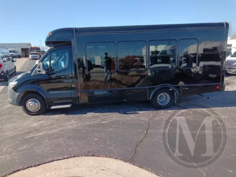 More photos of 2021 Freightliner SPRINTER at Master's Transportation - Kansas City, MO