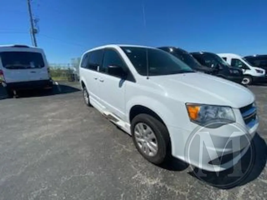White 2018 Dodge GRAND CARAVAN for sale in Kansas City, MO