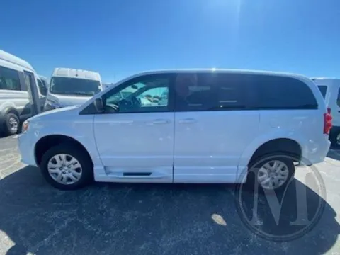 More photos of 2018 Dodge GRAND CARAVAN at Master's Transportation - Kansas City, MO