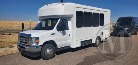 White 2023 Ford E450 E-450 SD for sale in Kansas City, MO