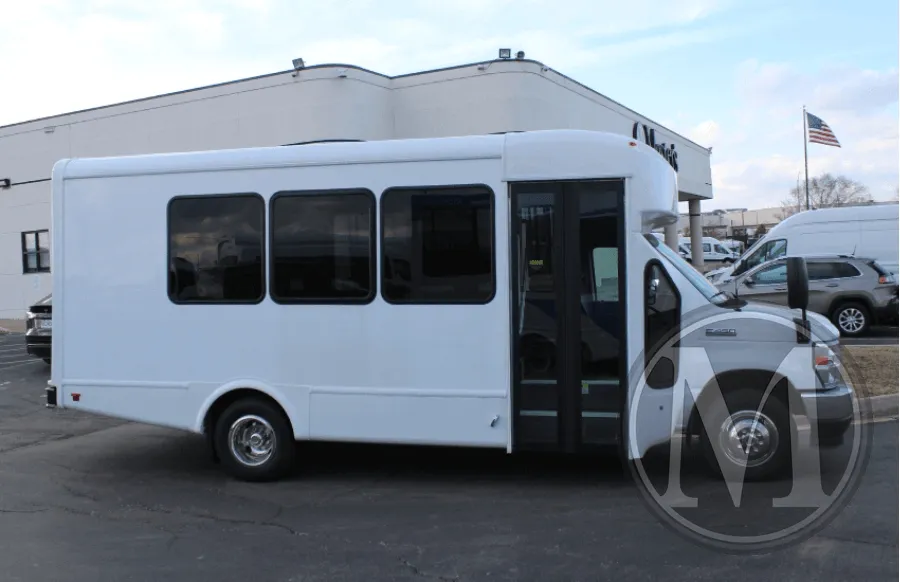 White 2023 Ford E450 E-450 SD for sale in Kansas City, MO