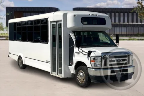 White 2021 Ford E450 E-450 SD for sale in Kansas City, MO