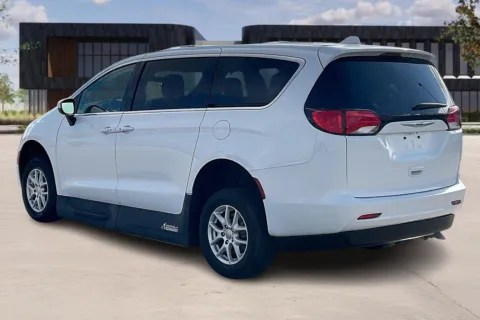 More photos of 2020 Chrysler VOYAGER LX at Master's Transportation - Kansas City, MO