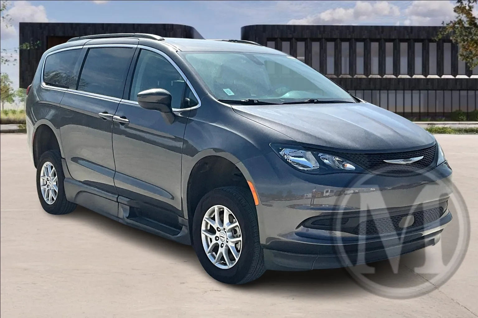 Gray 2021 Chrysler VOYAGER LXi for sale in Kansas City, MO