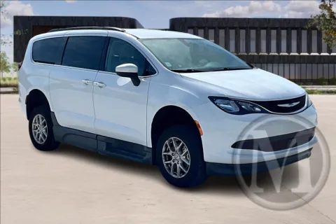 White 2021 Chrysler VOYAGER LXi for sale in Kansas City, MO