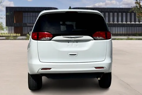 More photos of 2021 Chrysler VOYAGER LXi at Master's Transportation - Kansas City, MO