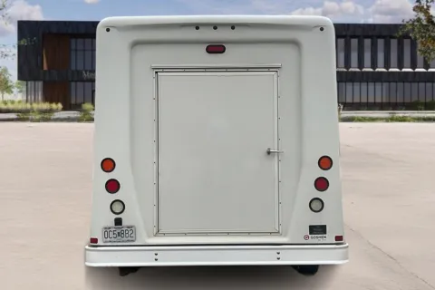 More photos of 2019 Ford E450 E-450 SD at Master's Transportation - Kansas City, MO