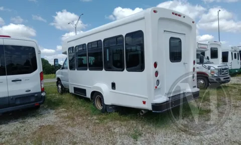 More photos of 2022 Ford E350 E-350 SD at Master's Transportation - Kansas City, MO