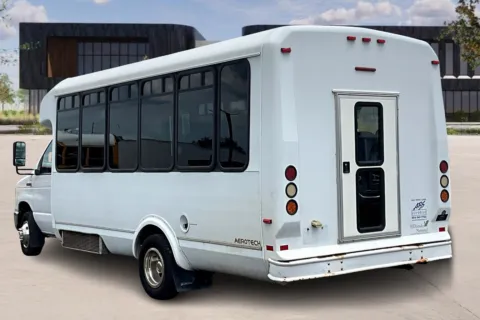 More photos of 2013 Ford E450 E-450 SD at Master's Transportation - Kansas City, MO