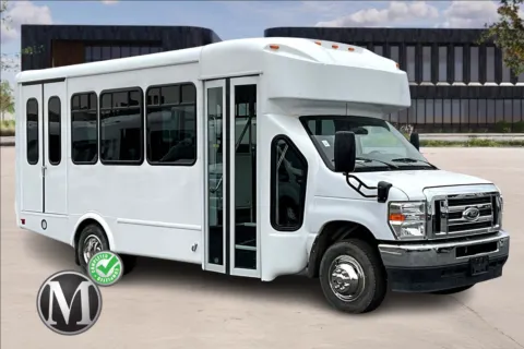 White 2025 Ford E450 E-450 SD for sale in Kansas City, MO