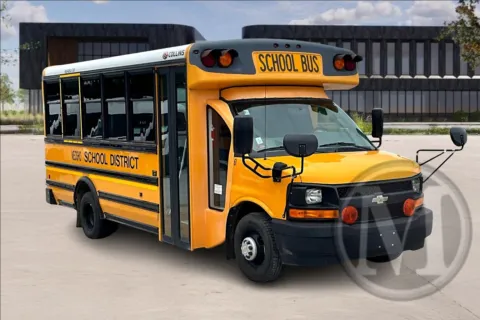 Yellow 2017 Chevrolet 4500 for sale in Kansas City, MO