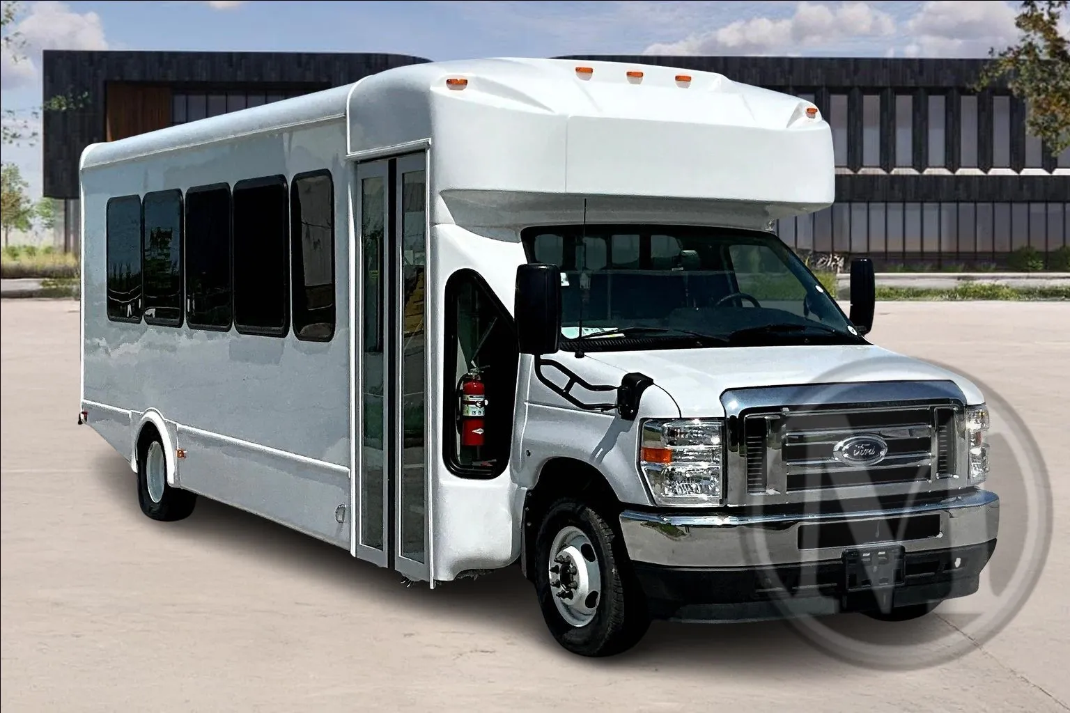 White 2025 Ford E450 for sale in Kansas City, MO