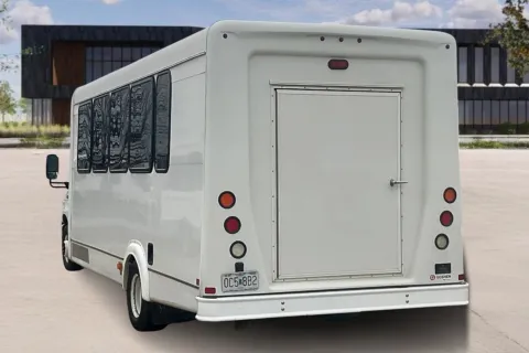 More photos of 2019 Ford E450 at Master's Transportation - Kansas City, MO
