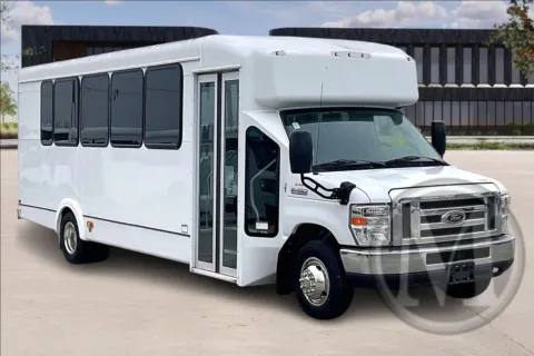 White 2019 Ford E450 for sale in Kansas City, MO
