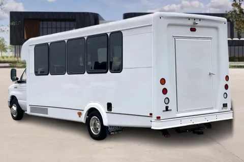 More photos of 2019 Ford E450 at Master's Transportation - Kansas City, MO