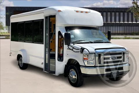 White 2019 Ford E350 for sale in Kansas City, MO