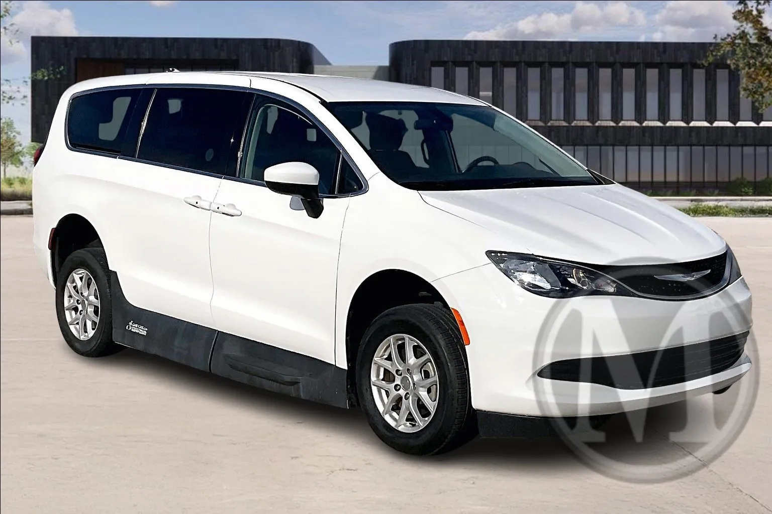 White 2020 Chrysler VOYAGER for sale in Kansas City, MO