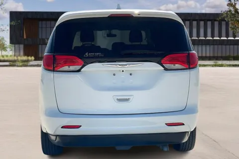 More photos of 2020 Chrysler VOYAGER at Master's Transportation - Kansas City, MO