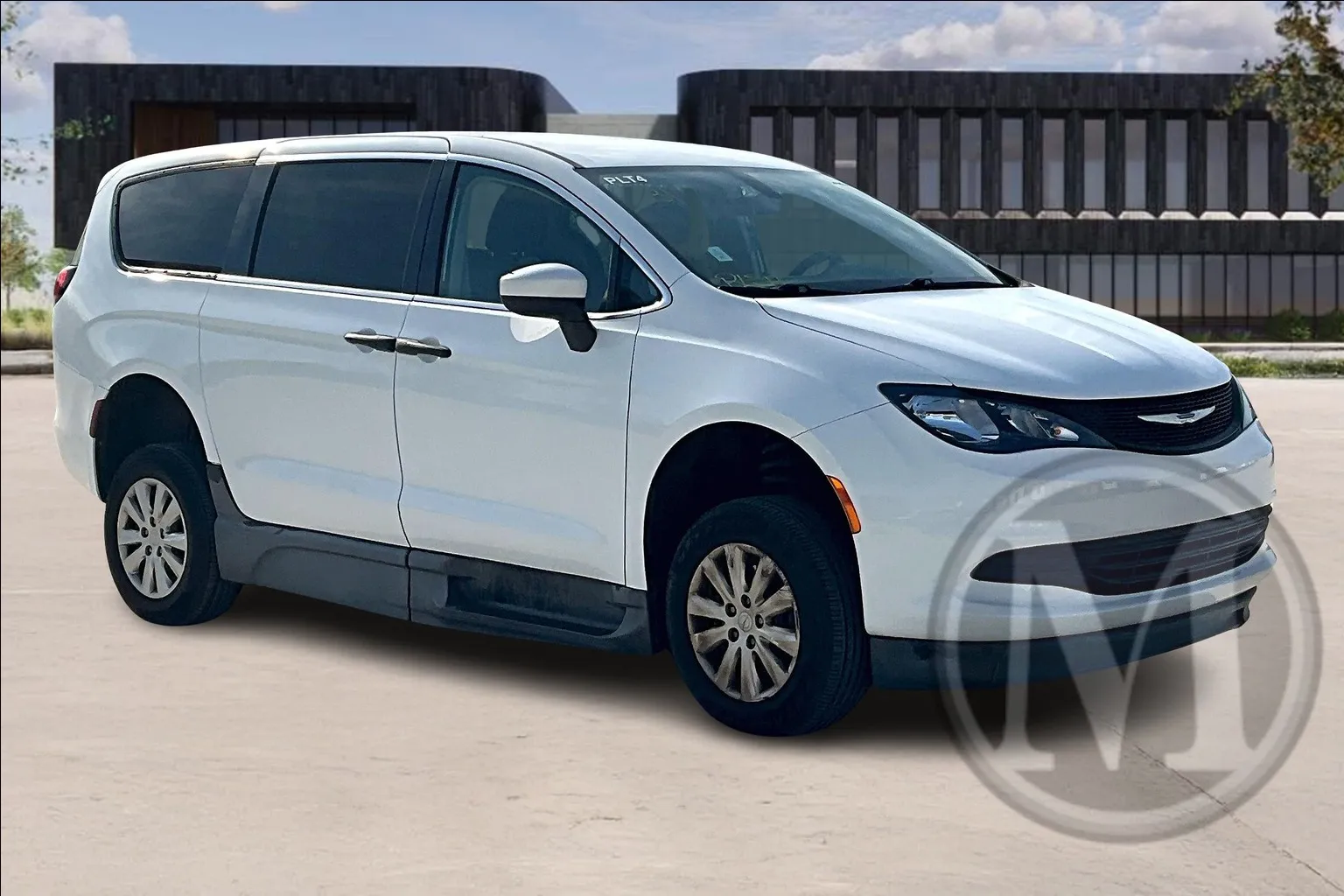 White 2020 Chrysler VOYAGER for sale in Kansas City, MO