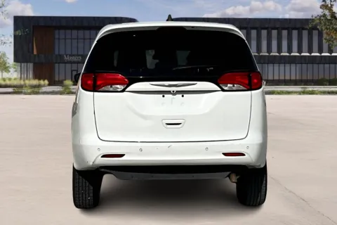 More photos of 2020 Chrysler VOYAGER at Master's Transportation - Kansas City, MO