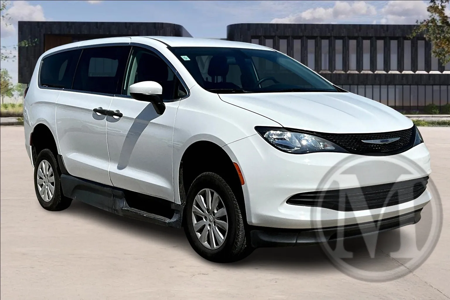 White 2020 Chrysler VOYAGER for sale in Kansas City, MO