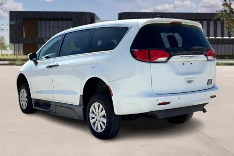 More photos of 2020 Chrysler VOYAGER at Master's Transportation - Kansas City, MO