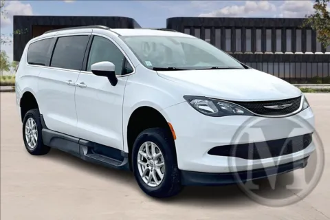 White 2021 Chrysler VOYAGER for sale in Kansas City, MO