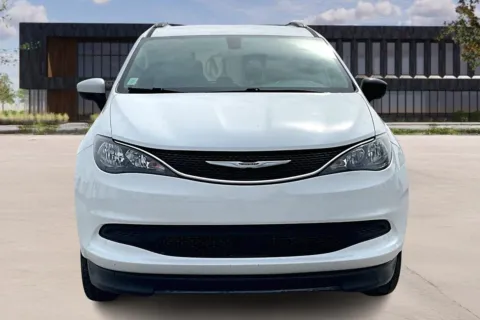 Photos of 2021 Chrysler VOYAGER for sale in Kansas City, MO at Master's Transportation - Kansas City