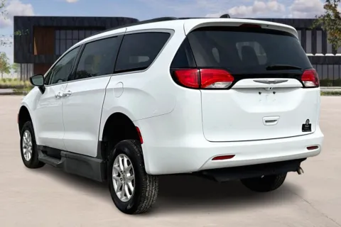 More photos of 2021 Chrysler VOYAGER at Master's Transportation - Kansas City, MO